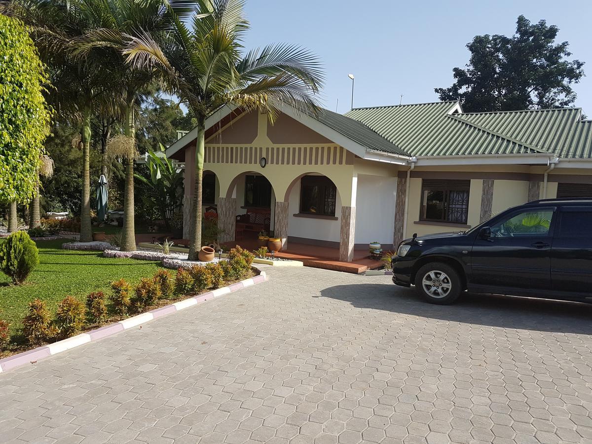 Fort Portal Sheevy"S Bed N Breakfast المظهر الخارجي الصورة